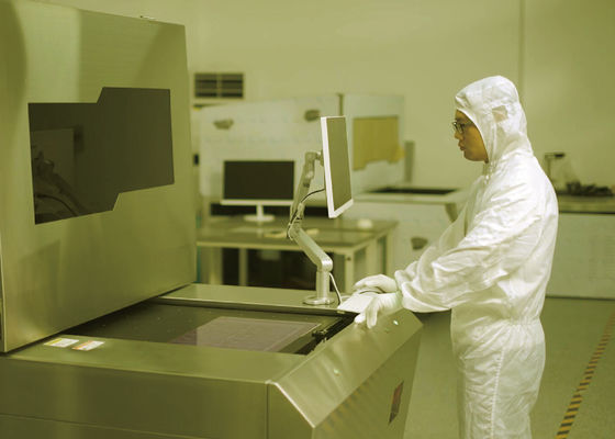 Obsługa maszyny do bezpośredniego obrazowania laserowego suchej folii Pełna ekspozycja na łączenie na stole