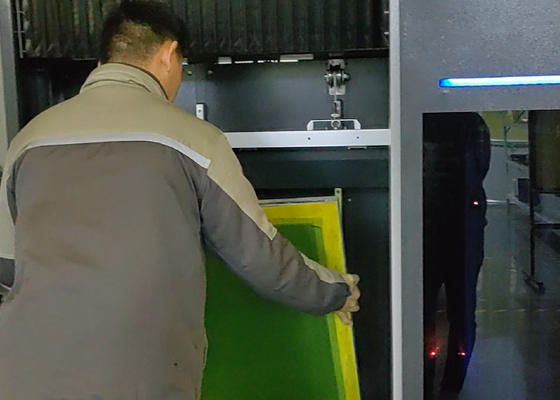 Wysoce precyzyjne drukowanie cyfrowe na dużą skalę z CTS2232V: 2200x3200mm Maksymalny rozmiar ekranu, 1270dpi Maksymalna rozdzielczość